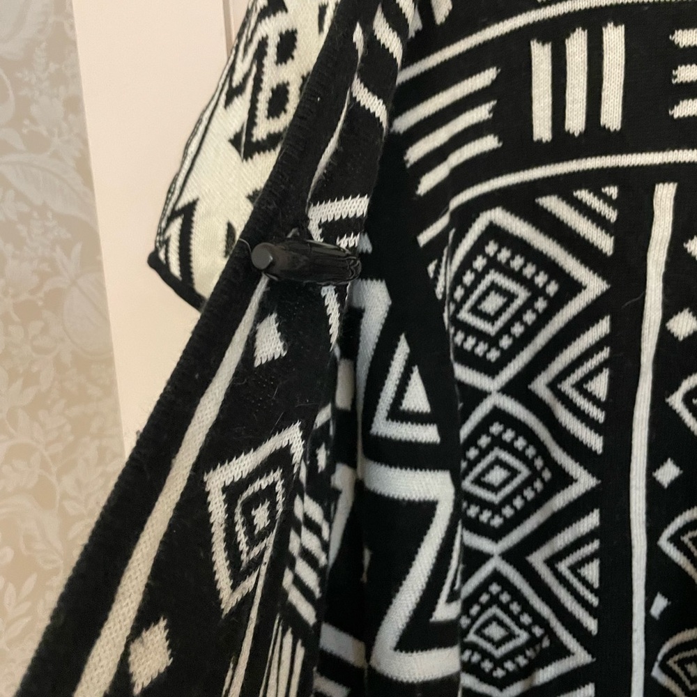 Reversible Patterned Sweater Poncho - image 4